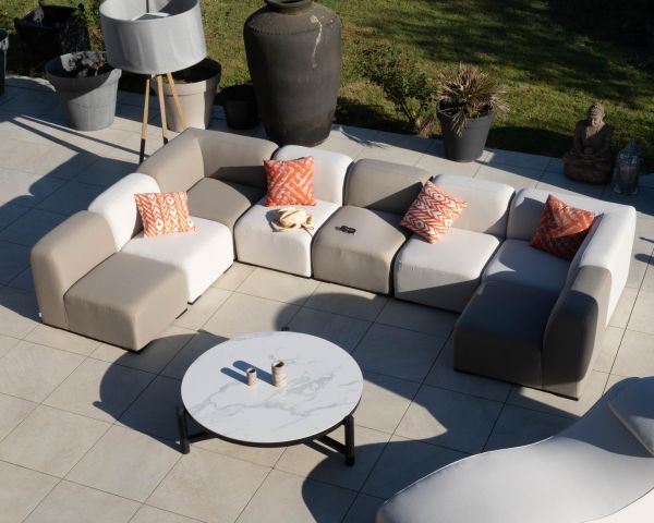 Asiento para sofá modular de exterior en tejido color topo «Miroly Bay», de diseño orgánico