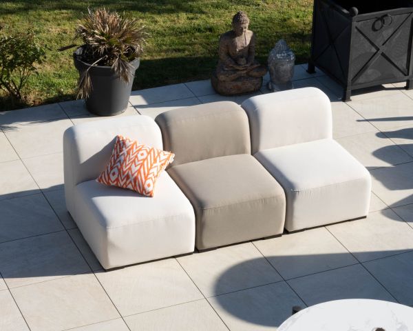 Asiento para sofá modular de exterior en tejido color topo «Miroly Bay», de diseño orgánico