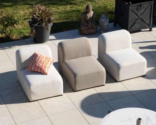 Asiento para sofá modular de exterior de tela blanca «Miroly Bay», de diseño orgánico