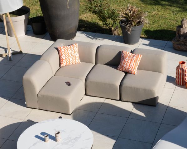 Asiento para sofá modular de exterior en tejido color topo «Miroly Bay», de diseño orgánico