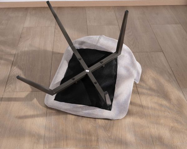 Lote de 2 sillas de comedor de diseño, con forma envolvente, en tela gris claro «Niko»