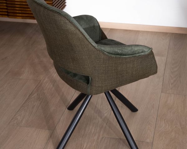 Lote de 2 sillones de comedor envolventes de tejido de doble textura en color verde «Chilko» con base giratoria de metal negro 