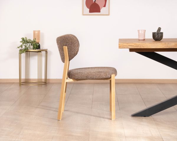 Juego de 2 sillas de comedor apilables, de diseño acogedor, modelo «Staccato», con tejido de trama marrón y patas con acabado de roble