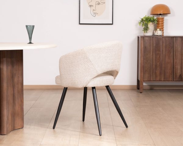 Lote de 2 sillas de estilo «newtro» en tejido bouclé de color blanco roto y patas de metal negro «Sonate»