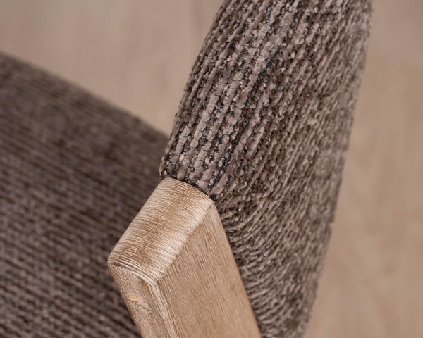 Lote de 2 sillas de comedor de diseño «Kyara» en tela marrón moka y madera de caucho