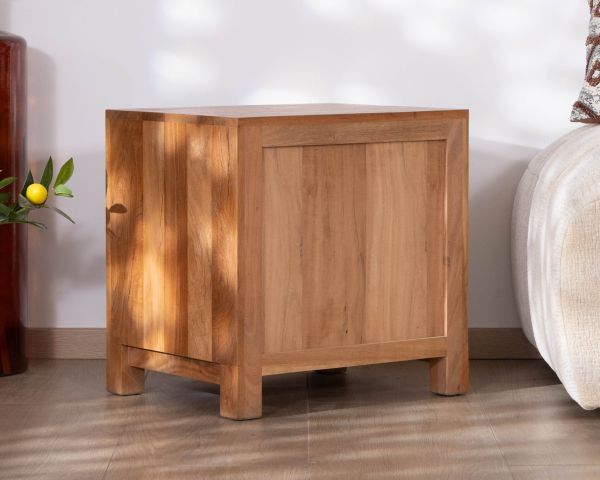 Mesita de noche de madera reciclada con estilo rústico «Mokal»