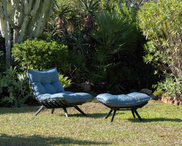 Tumbona de alta gama en turquesa y negro con reposapiés modular «Lisca»