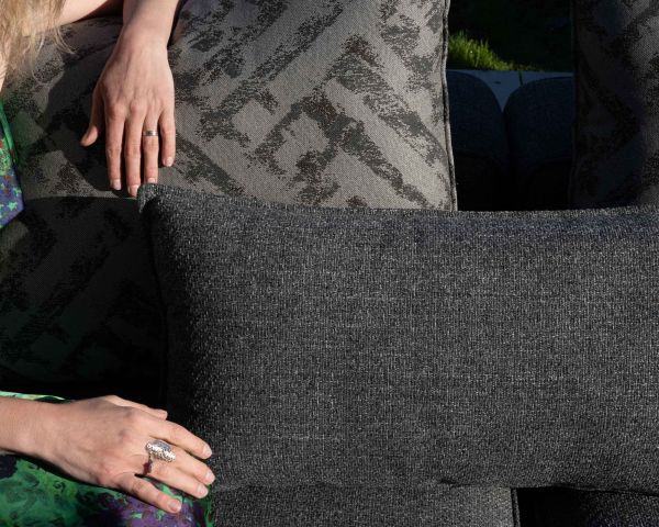 Sofá modular de exterior de teca y tela gris jaspeada «Armando», en forma de L con otomana