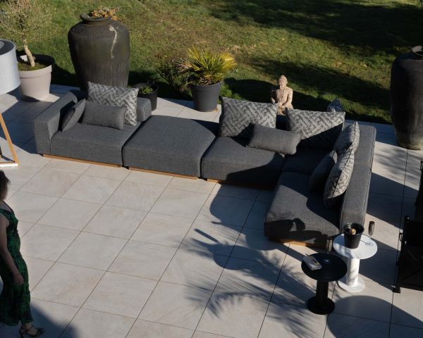 Sofá modular de exterior de teca y tela gris jaspeada «Armando», en forma de L con otomana
