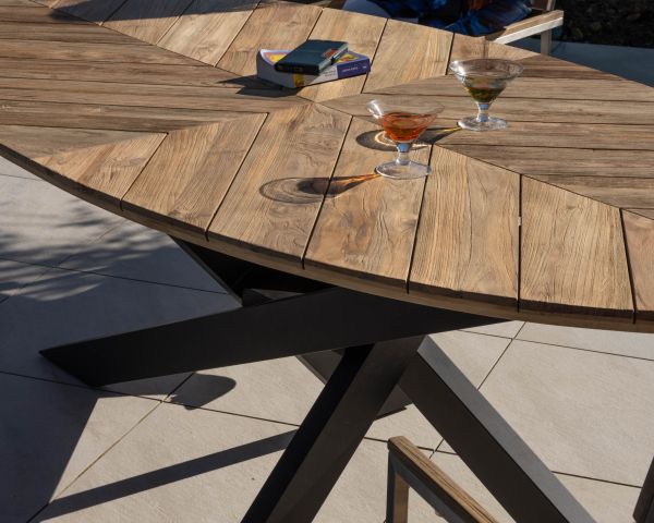 Mesa de jardín elíptica de 220 cm de teca «Hélios» con patas Mikado negras