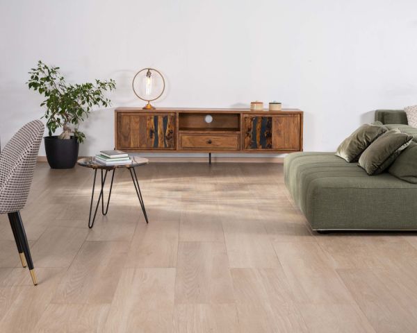 Mueble de televisión grande de 200 cm de estilo étnico con motivo de resina «Membatu», de acacia maciza y con patas de metal
