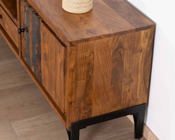 Mueble de televisión grande de 200 cm de estilo étnico con motivo de resina «Membatu», de acacia maciza y con patas de metal