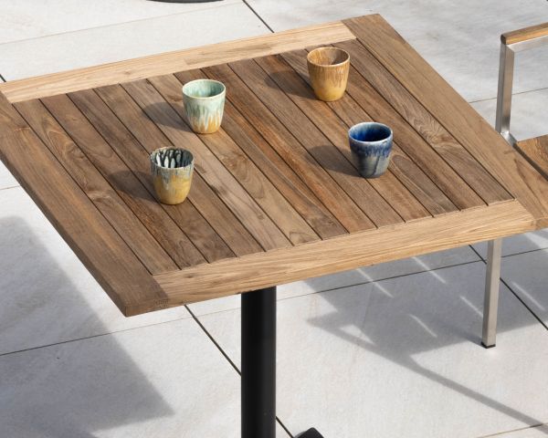 Mesa de bar de 80 x 80 cm de teca con pie central de aluminio «Ozone» y tablero abatible