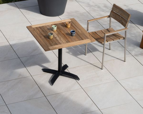 Mesa de bar de 80 x 80 cm de teca con pie central de aluminio «Ozone» y tablero abatible