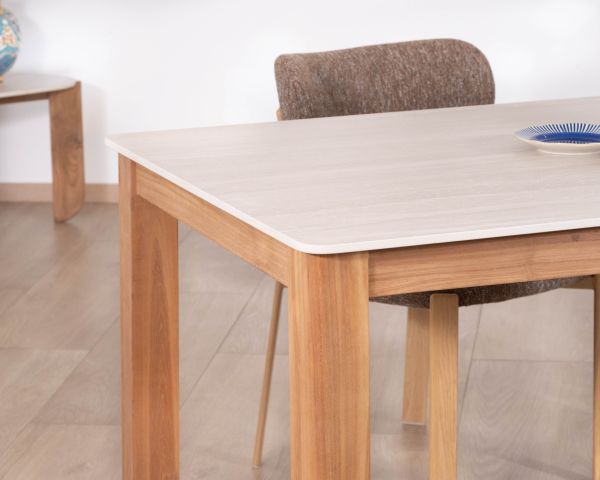 Mesa de comedor de 200 cm de estilo rústico-elegante «Arvik», de teca maciza y cerámica con efecto travertino