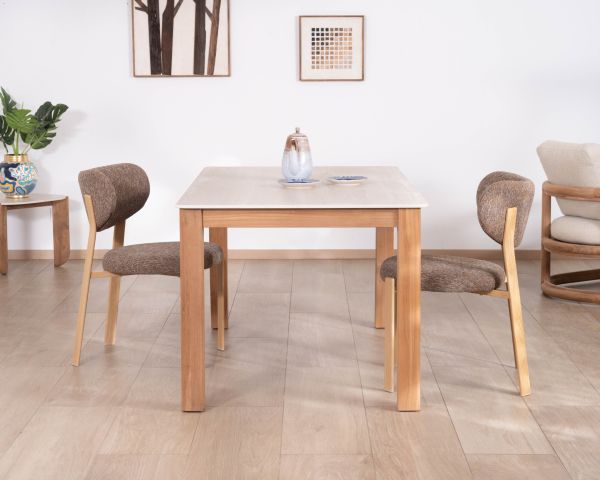 Mesa de comedor de estilo rústico-elegante «Arvik», de teca maciza y cerámica con efecto travertino, 160 cm