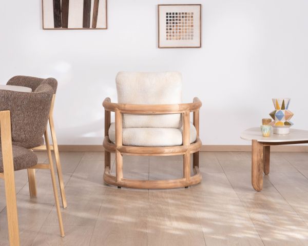 Sillón lounge de teca maciza «Alizé» con cojines de tejido bouclé en color crudo – para interior y exterior