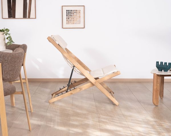 Sillón chileno acolchado de tejido rizado de color crudo y teca maciza «Alizé», para interior y exterior