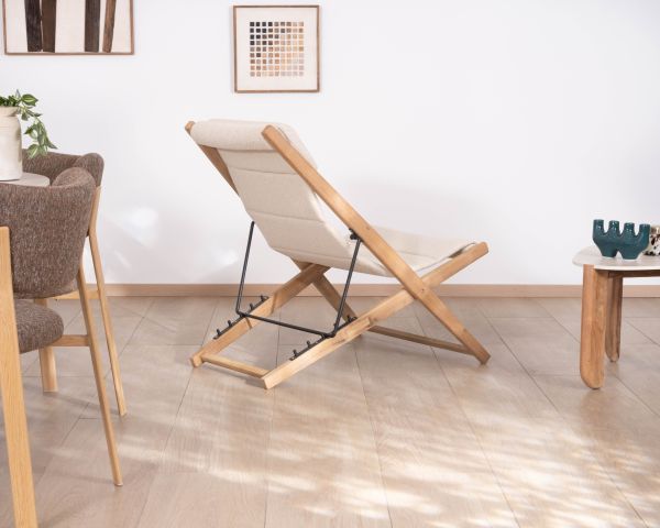 Sillón chileno acolchado de tejido rizado de color crudo y teca maciza «Alizé», para interior y exterior