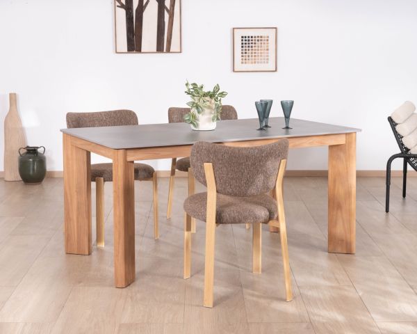 Mesa de comedor de 160 cm con tablero de cerámica gris con efecto hormigón «Merik» en teca maciza