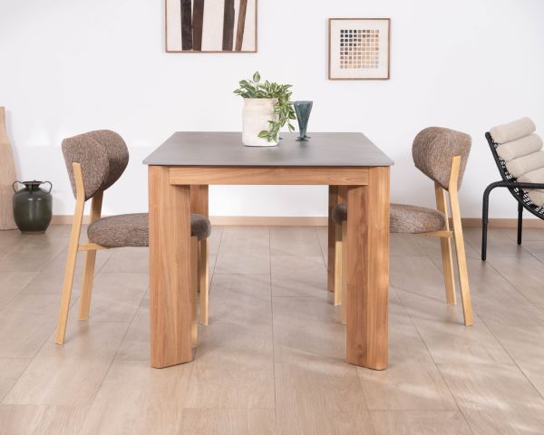 Mesa de comedor de 160 cm con tablero de cerámica gris con efecto hormigón «Merik» en teca maciza