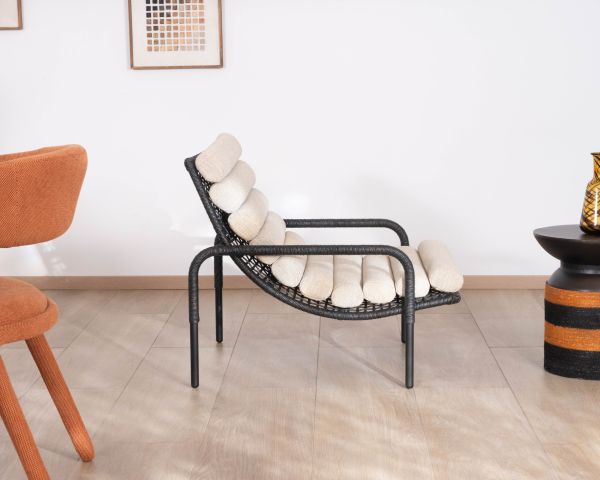 Sillón lounge de estilo Riviera «Alizé» negro con cojín acolchado de color crudo