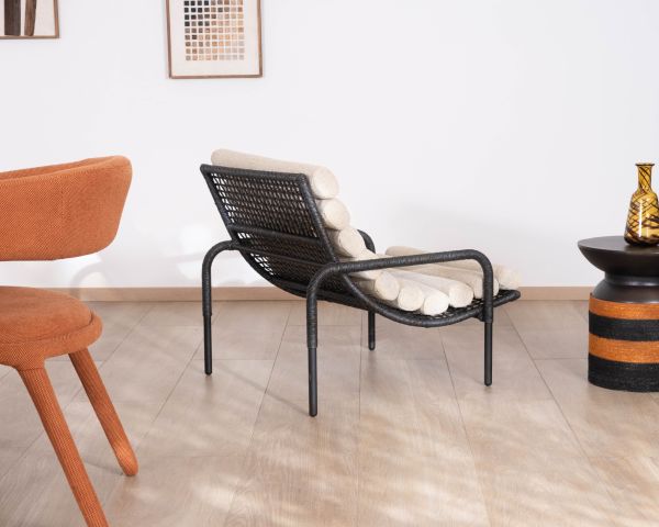Sillón lounge de estilo Riviera «Alizé» negro con cojín acolchado de color crudo