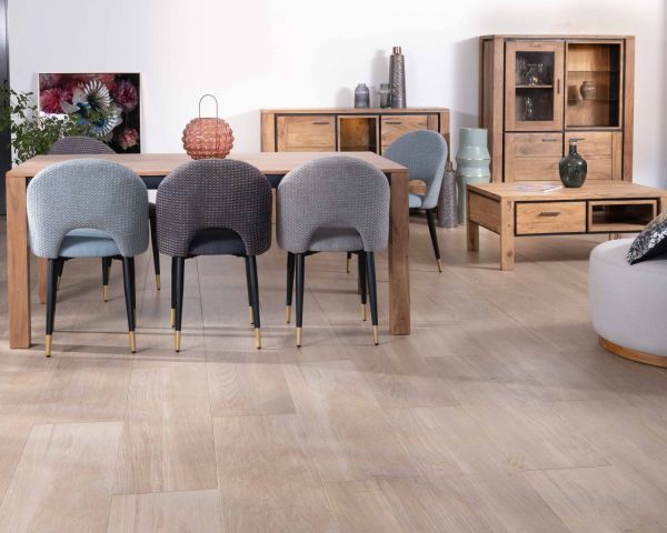 Aparador contemporáneo de acacia maciza con relieve negro, 3 puertas y un hueco con estantes de cristal «Fantaisie»