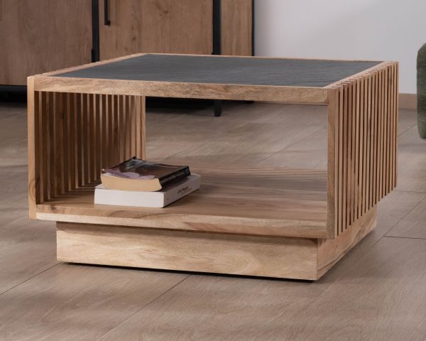 Mesa de centro cuadrada con tablero de chapa de piedra y estructura de madera calada «Pikto»