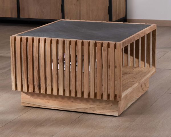 Mesa de centro cuadrada con tablero de chapa de piedra y estructura de madera calada «Pikto»