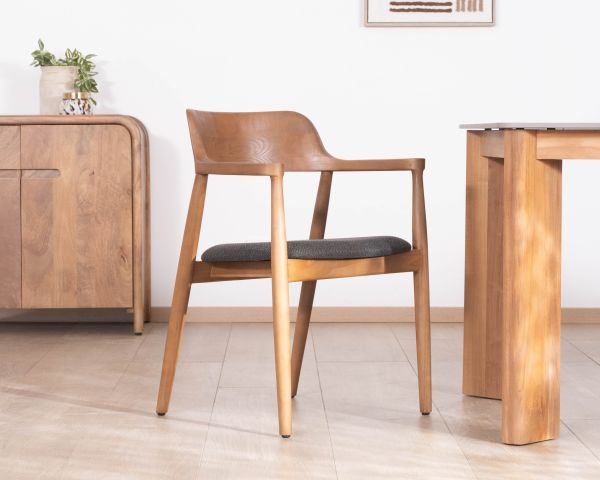Silla de comedor de diseño minimalista con reposabrazos y asiento de tela antracita «Vogue»