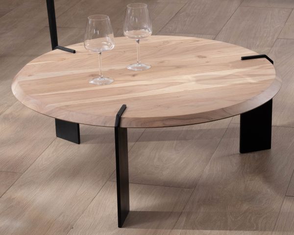Mesa de centro redonda de diseño, de madera de acacia y con tres patas de metal negro «Shelley»