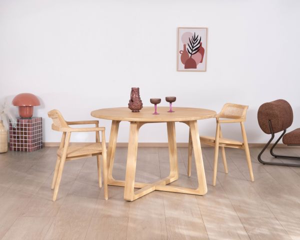 Mesa de comedor redonda de 120 cm con patas trapezoidales de madera blanqueada «Calypso»