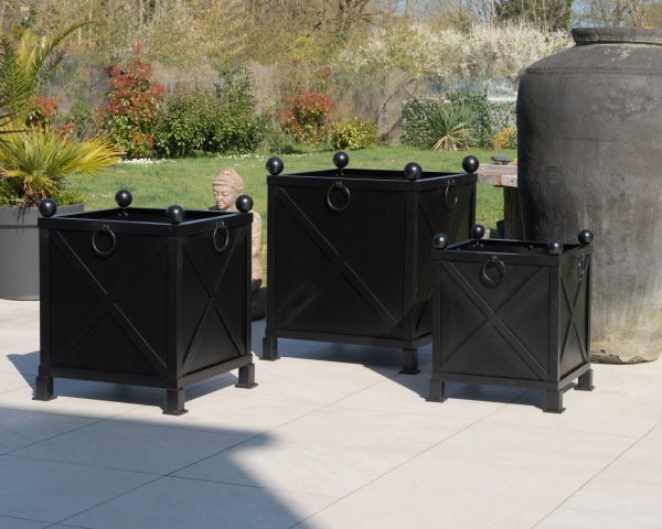 Jardinera decorativa cuadrada grande de 75 cm para plantas «Gardénia», de metal negro