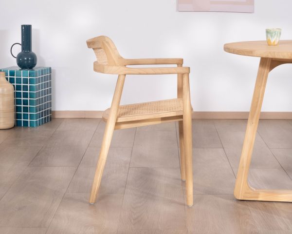 Silla de comedor con reposabrazos y diseño minimalista «Vogue», de madera de sungkai