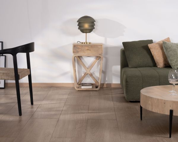 Mesita de noche de estilo minimalista y retro de madera de mango «Loopie»