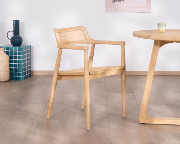Silla de comedor con reposabrazos y diseño minimalista «Vogue», de madera de sungkai