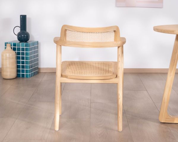 Silla de comedor con reposabrazos y diseño minimalista «Vogue», de madera de sungkai