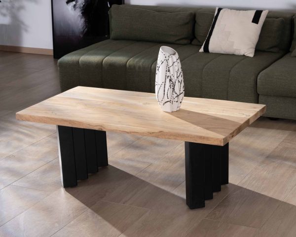 Mesa de salón de diseño en madera de acacia natural y patas de metal plisadas «Audacio»