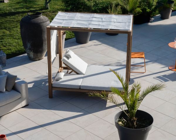 Tumbona de jardín de teca y tela especial para exteriores de color gris claro «Eclipse»