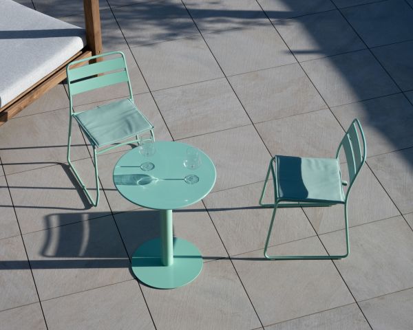 Conjunto de bar de metal en color turquesa «Juicy», de estilo pop