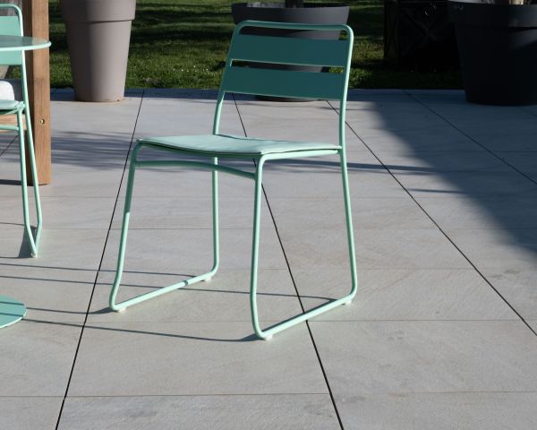 Conjunto de bar de metal en color turquesa «Juicy», de estilo pop