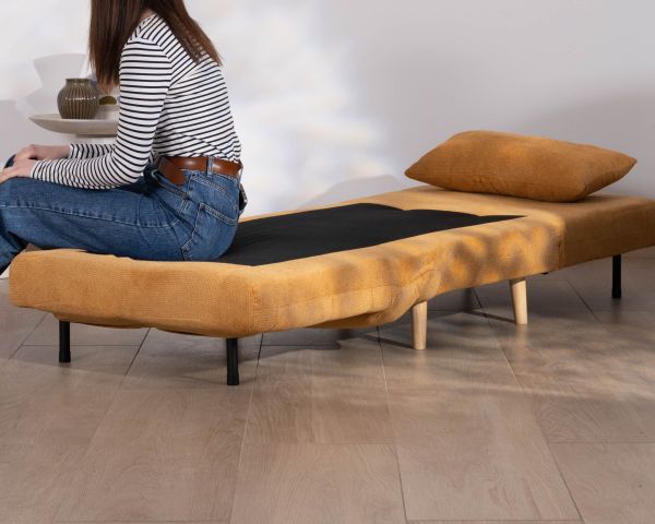 Sillón acogedor y convertible «Folda» en tela amarillo mostaza