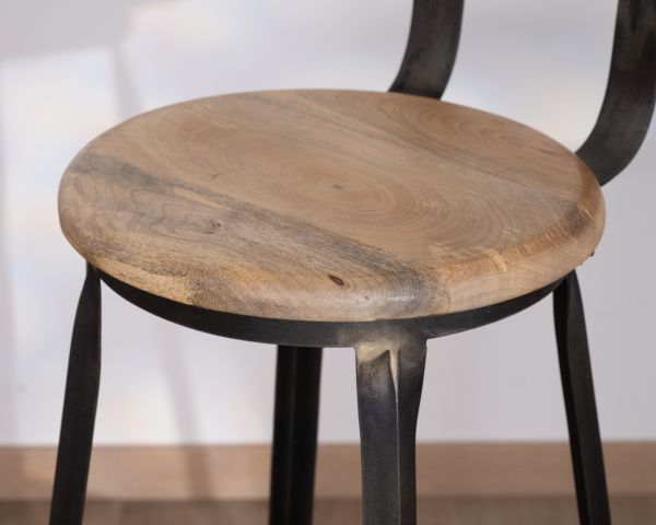 Silla de bar de metal gris antiguo y madera «Atelier grey», altura 110 cm