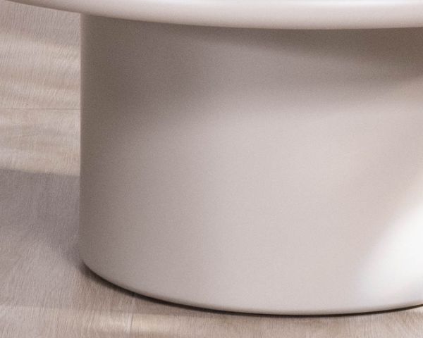 Mesa de centro redonda y minimalista «Nalya», en color beige, con pie central