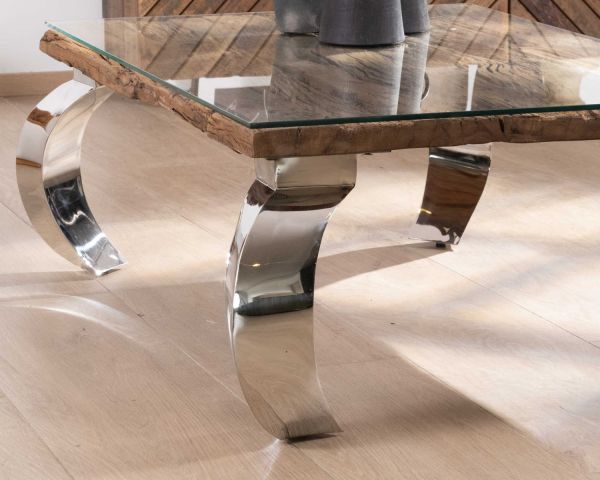 Mesa de centro rectangular de madera reciclada de estilo rústico, con tablero de cristal y patas de diseño de metal brillante color opio «Timber»