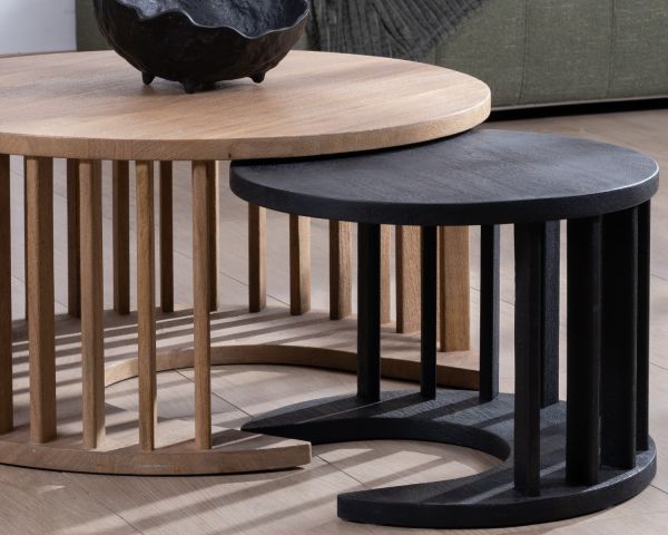 Juego de dos mesas de centro redondas de madera de mango lijada en tonos marrón y negro «Koneks» 