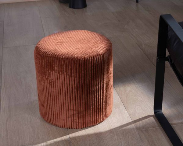 Lote de 2 pufs pequeños de color óxido, de terciopelo acanalado «Snaw», con un diámetro de 35 cm