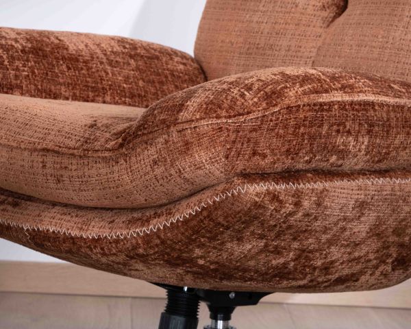 Sillón de relajación con puf de tela suave color terracota «Branson», giratorio 360°