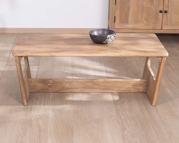 Mesa de salón de líneas sencillas en madera de mango natural «Maestro», 110 cm